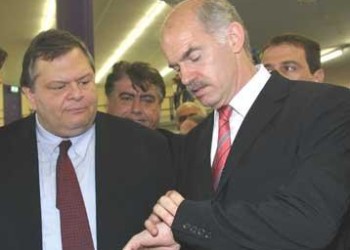 Η κυβερνητική κατάρρευση «αιφνίδιος θάνατος» για το ΠΑΣΟΚ