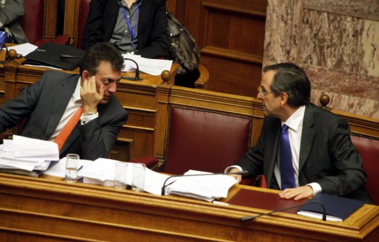 Κυβέρνηση και ΕΕ καταργούν τη δημόσια ασφάλιση