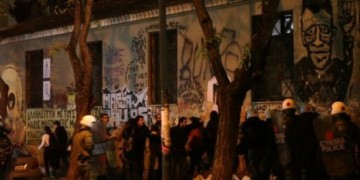 Πανεπιστήμια κρότου-λάμψης