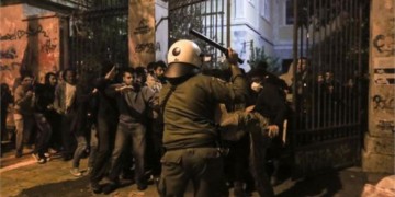 Πανεπιστήμια κρότου-λάμψης