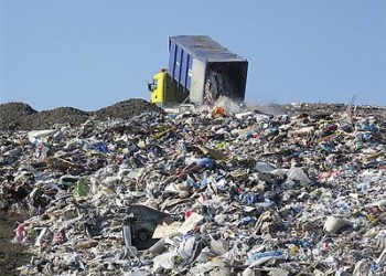Στο υπουργείο η διαχείριση των απορριμμάτων