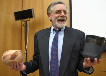 Κλοτσηδόν έφυγε ο λάτρης του φασισμού αντιπρύτανης Τζιφόπουλος