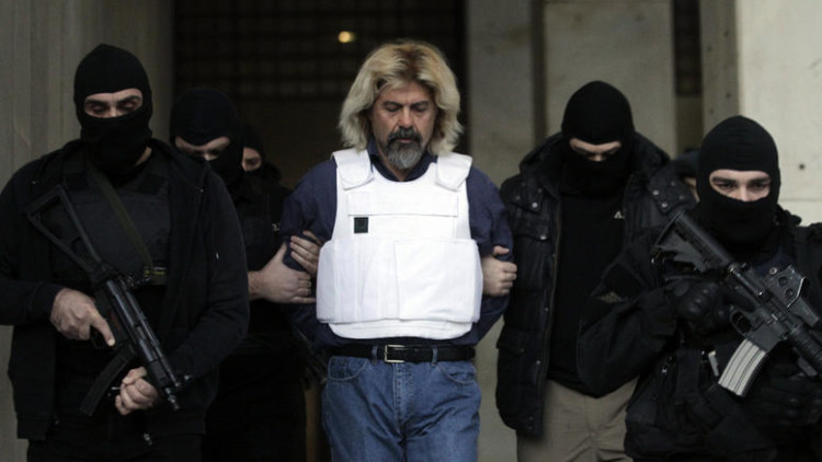 Μη μιλάς, μη γελάς, συλλαμβάνει ο Σαμαράς