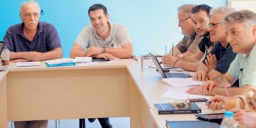 Καρεκλομαχία και προγραμματική υποχώρηση
