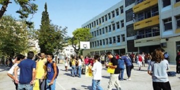 Γενικόλογες δεσμεύσεις από την κυβέρνηση