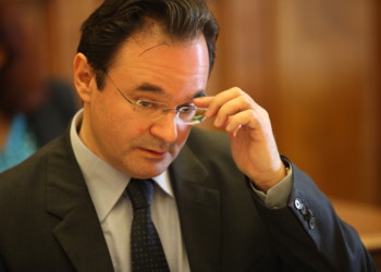 «Με πέταξαν στα σκυλιά!»