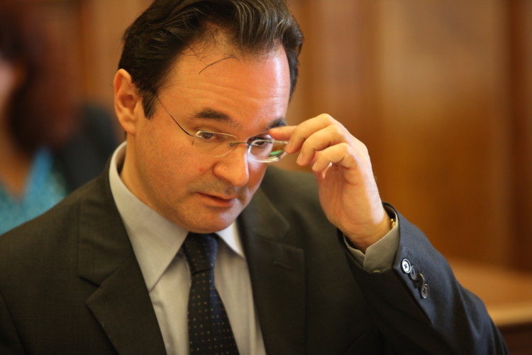 «Με πέταξαν στα σκυλιά!»