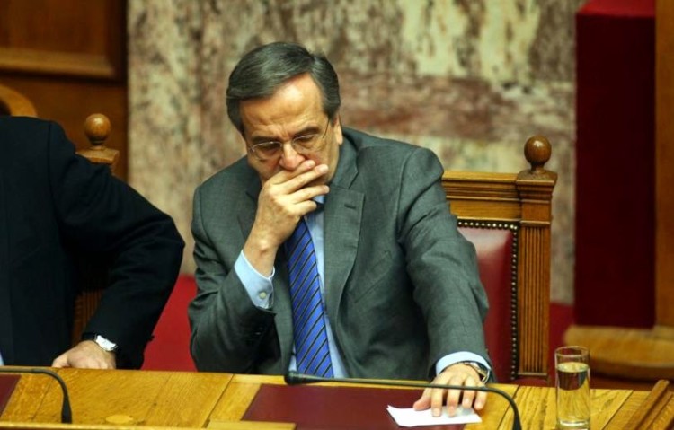 Κολλημένος στην καρέκλα!