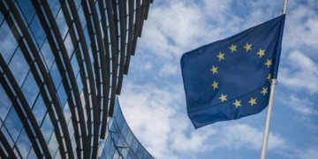 Αν δεν σε θέλουν οι θεσμοί…