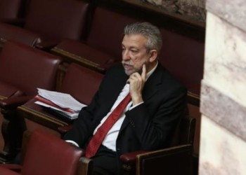 Ξυπόλητη στ’ αγκάθια η κυβέρνηση…