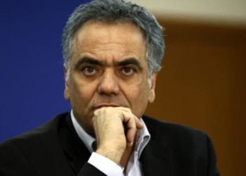 «Άταφος νεκρός» οι κλαδικές συμβάσεις στο νομοσχέδιο Σκουρλέτη, με τους μισθούς να τείνουν στον… πάτο των 650 ευρώ
