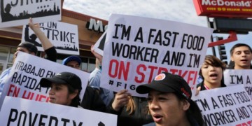 Μάχη για τον κατώτατο μισθό