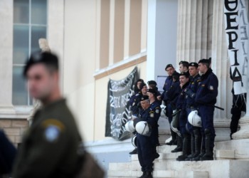 Μη μιλάς, μη γελάς, θα εισβάλει όπου να ‘ναι η ΕΛΑΣ!