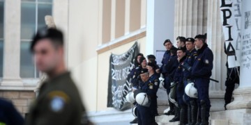 Μη μιλάς, μη γελάς, θα εισβάλει όπου να ‘ναι η ΕΛΑΣ!