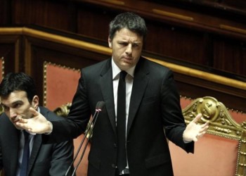 Οι διαδηλωτές δεν δίνουν ψήφο εμπιστοσύνης στον Ρέντσι