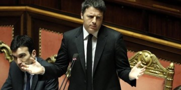 Οι διαδηλωτές δεν δίνουν ψήφο εμπιστοσύνης στον Ρέντσι