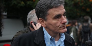 Συζητούν νέο δάνειο;