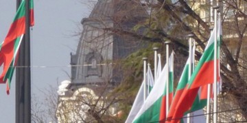 Ξένες επενδύσεις, μισθοί και φόροι