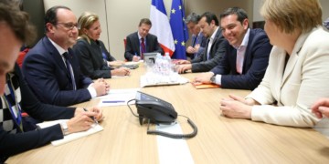 Η κυβέρνηση παρακαλά τους πιστωτές με συνεχείς υποχωρήσεις