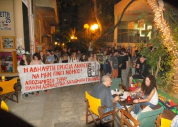 Νίκη στο μπαρ ρεβόλτ – Δικαίωση για την απολυμένη εργαζόμενη