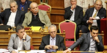Με 251 ψήφους πέρασαν νέο μνημόνιο