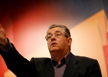 Υψώνοντας τείχη στα κύματα ριζοσπαστισμού
