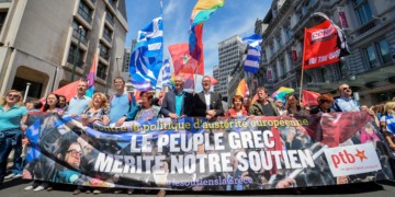 Πρωτόγνωρο κύμα συμπαράστασης