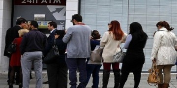 Στραγγαλισμός στα χέρια ΕΚΤ και ΕΕ