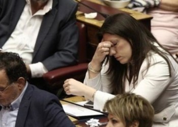 Βουλή: Με συνοπτικές διαδικασίες πέρασαν 1.138 μνημονιακά άρθρα