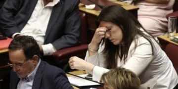 Βουλή: Με συνοπτικές διαδικασίες πέρασαν 1.138 μνημονιακά άρθρα