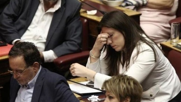 Βουλή: Με συνοπτικές διαδικασίες πέρασαν 1.138 μνημονιακά άρθρα