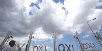 Από τον περήφανο λαό στον «υποταγμένο»;