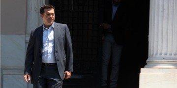Φιλοδοξεί με ένα νόμο να τα περάσει όλα