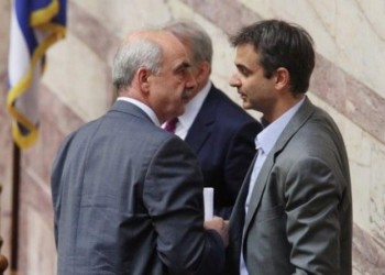 Κούρσα μηχανισμών στο γαλάζιο παιχνίδι του στέμματος