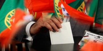 Οι σοσιαλιστές στον τοίχο