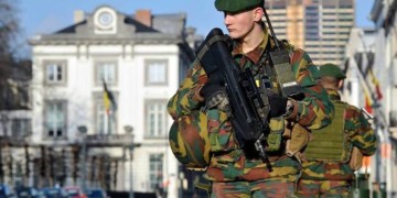 Η ΕΕ πήρε το όπλο της κατά του εσωτερικού εχθρού