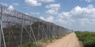 Οικοδομώντας τείχη