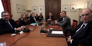 Ψάχνει για ηλίθιους συνενόχους!