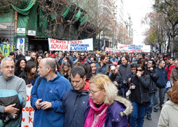 Οι μαζικές συγκεντρώσεις στην 24ώρη πανεργατική απεργία δίνουν το έναυσμα για κλιμάκωση