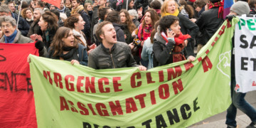 Σύνοδος για περιβάλλον: Κουκλοθέατρο πολυεθνικών στο Παρίσι