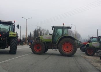 Μπλόκα αντιθέσεων και αγώνα σε όλη τη χώρα
