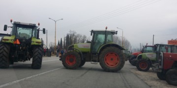 Μπλόκα αντιθέσεων και αγώνα σε όλη τη χώρα