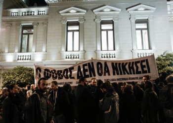 Κρουταλούν χαρούμενα τα κόκαλα του Πιουριφόι