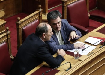 Κενές περιεχομένου οι διακυρήξεις περί «παράλληλου προγράμματος»