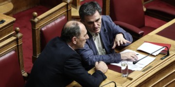 Κενές περιεχομένου οι διακυρήξεις περί «παράλληλου προγράμματος»