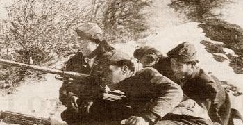 Από το ειρηνικό πέρασμα στα όπλα