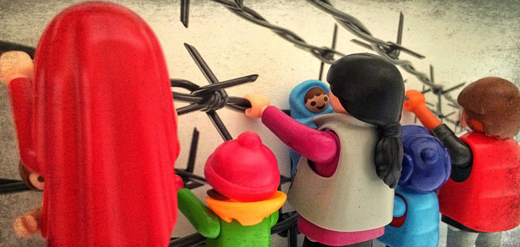 Οι πρόσφυγες αγωνίζοναι, τα ΜΑΤ τούς σταματούν