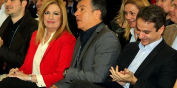 Ποτάμι: Απότομη διχάλα με σκοτεινή εκβολή