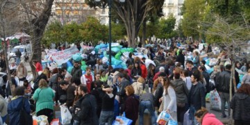 Δραστήρια εργατική λαϊκή αλληλεγγύη και όχι κρατική ή αστική φιλανθρωπία