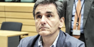 Τσακαλώτος: «Υπογράφουμε άρον – άρον ό,τι να ‘ναι»